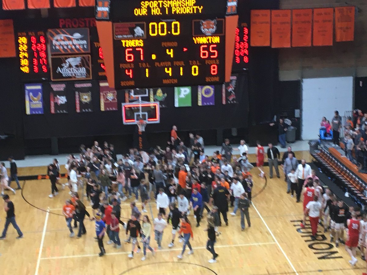 Final boys #hurontigers 67 Yankton 65 #sdpreps