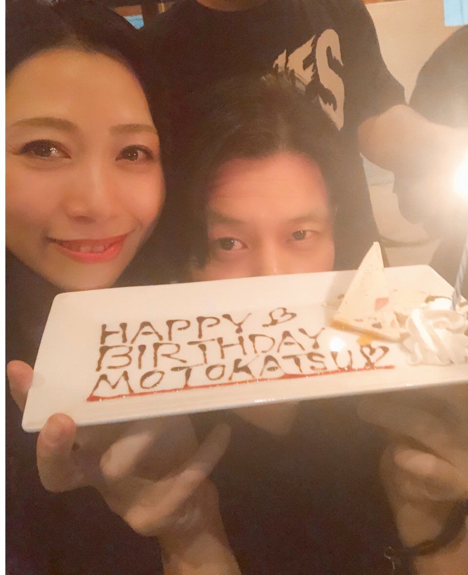 liraloha's tweet photo. 今年も呼んで頂きました🎂
大好きなMOTOKATSUさん☆
hideさんのご縁💫
それにしても歳とらないなぁ〜w 毎年会う度に若返ってる&amp;筋肉増えてるwww💪#お誕生日おめでとう #ハッピーバースデー https://t.co/Ys8GDnicS6