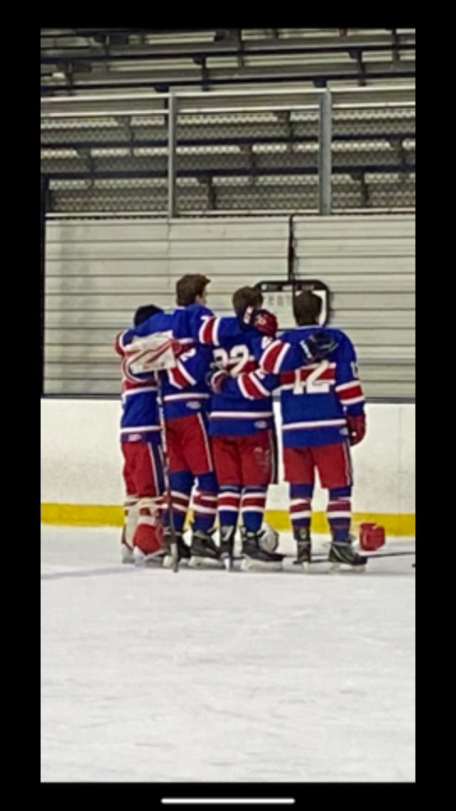 JuliePischel's tweet photo. These 4 ❤️💙🏒🥅 https://t.co/JmfKctU7o4