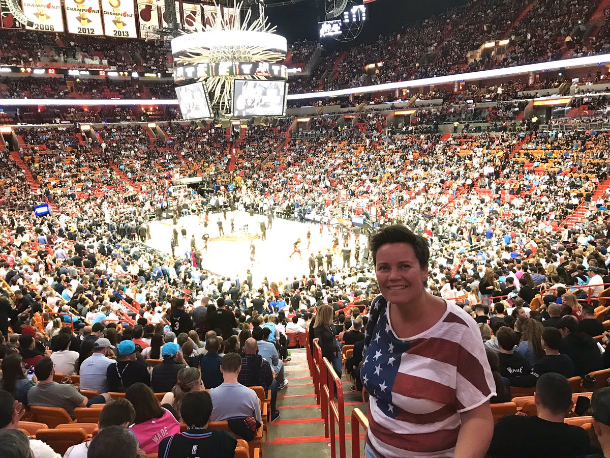 A dream came true! De <a href="/NBA/">NBA</a> game <a href="/MiamiHEAT/">Miami HEAT</a> vs Cleveland Cavaliers beleeft in de AmericanAirlines Arena met 20.000 andere uitzinnige fans. #nba #miamiheat #adreamcametrue #genoten