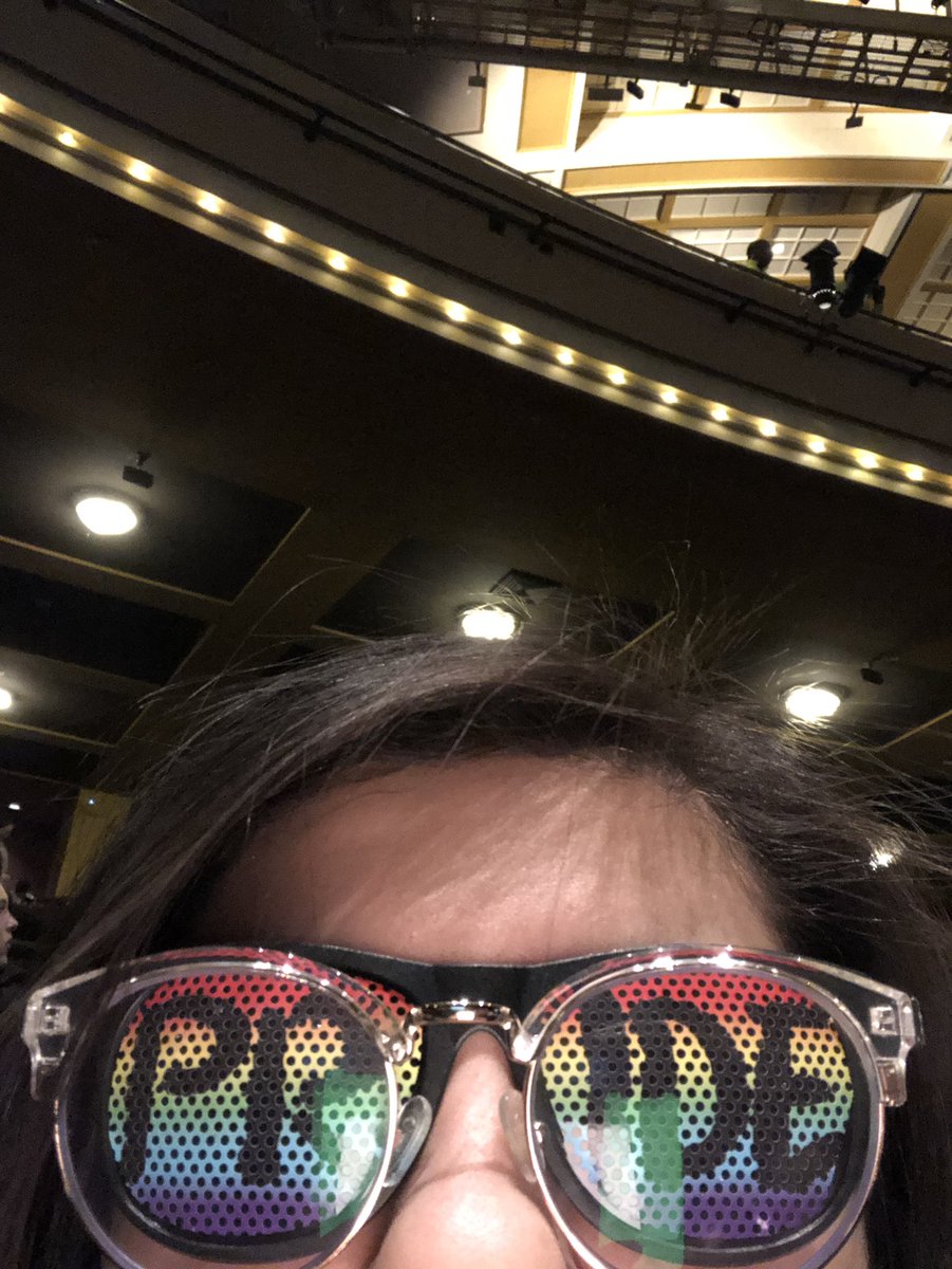 NonLettuceKale's tweet photo. I can’t see without my glasses #UWMDragShow https://t.co/jMNVaF5gPz