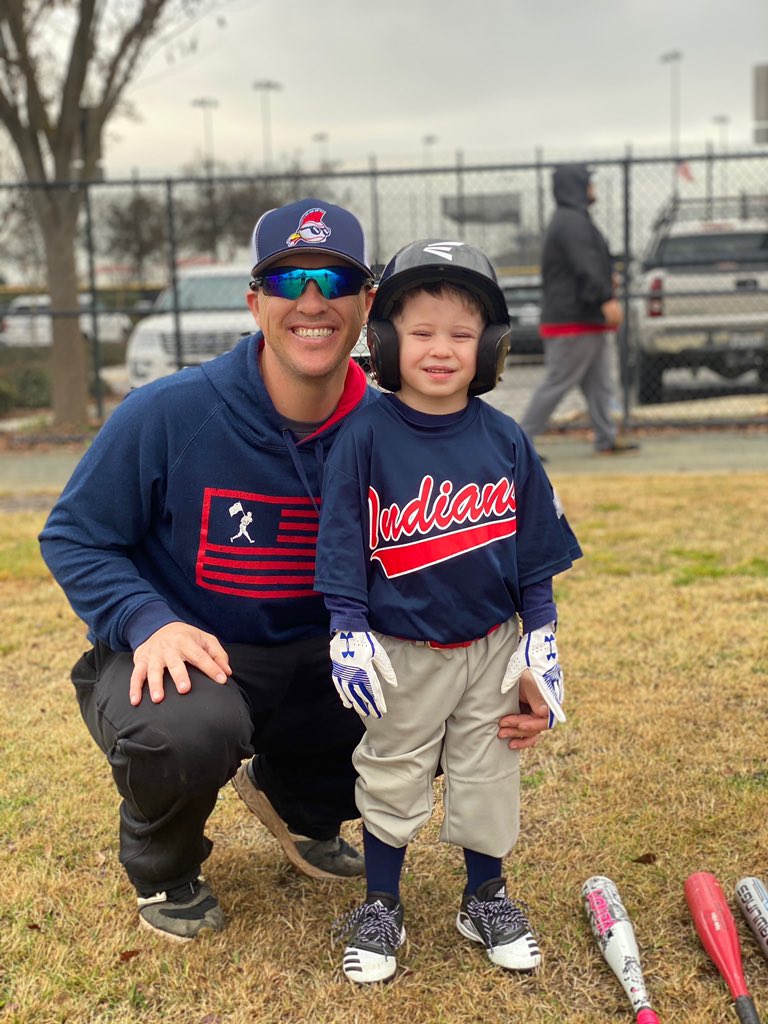 agr_dodgers22's tweet photo. Opening Day! Go Indians! #DeclanRiddle #ProudDad https://t.co/EguUzzWzXy