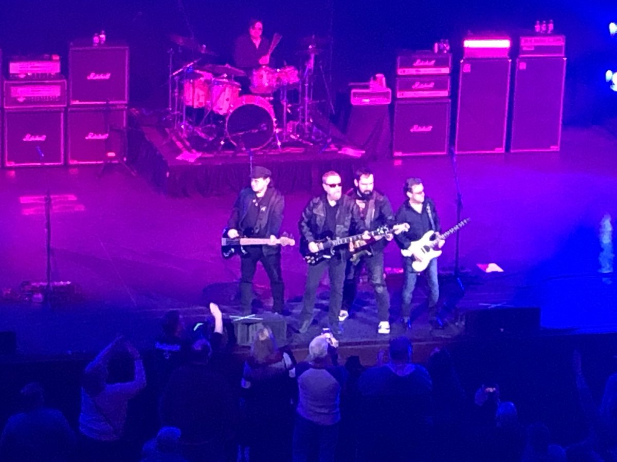 LesRoseSyracuse's tweet photo. #BlueOysterCult #DontFearTheReaper #BurningForYou #Godzilla #CitiesOnFlame @NewhouseSU @NewhouseBDJ @CitrusTVNews https://t.co/YENrStO2Dd