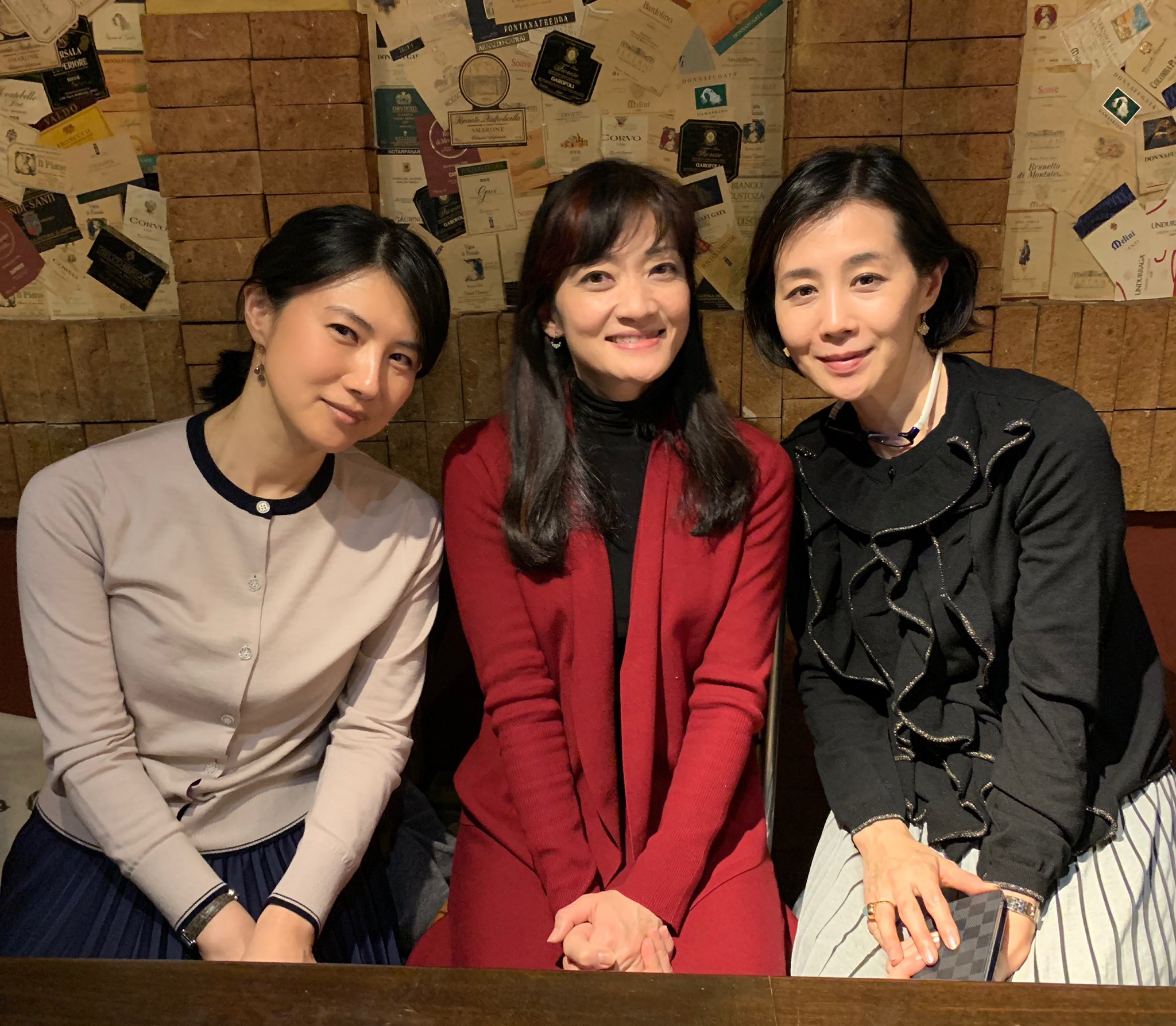 تويتر 中江有里 Yuri Nakae على تويتر 昨日 岩谷時子とレ ミゼラブル について語ろう に登壇された島田歌穂さんと聞き手の村岡恵理さん レミゼのオーディション秘話や大好きな劇中歌 On My Own の訳詞の推敲など 貴重な話をたくさん伺いました 村岡さんの著書