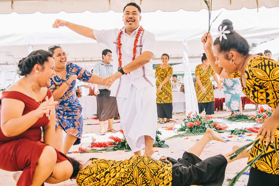 peta_areta's tweet photo. This is why we called him the princess of the family 😂😂
Surrounded by the girls!! The girl on the floor is our youngest sister!
A year ago in Samoa, our own royal wedding 💍
Happy anniversary to my one and only brother @Areta_Jr and wife!!
#WeddinginSamoa
#Onlybrother https://t.co/LolRClIJf3
