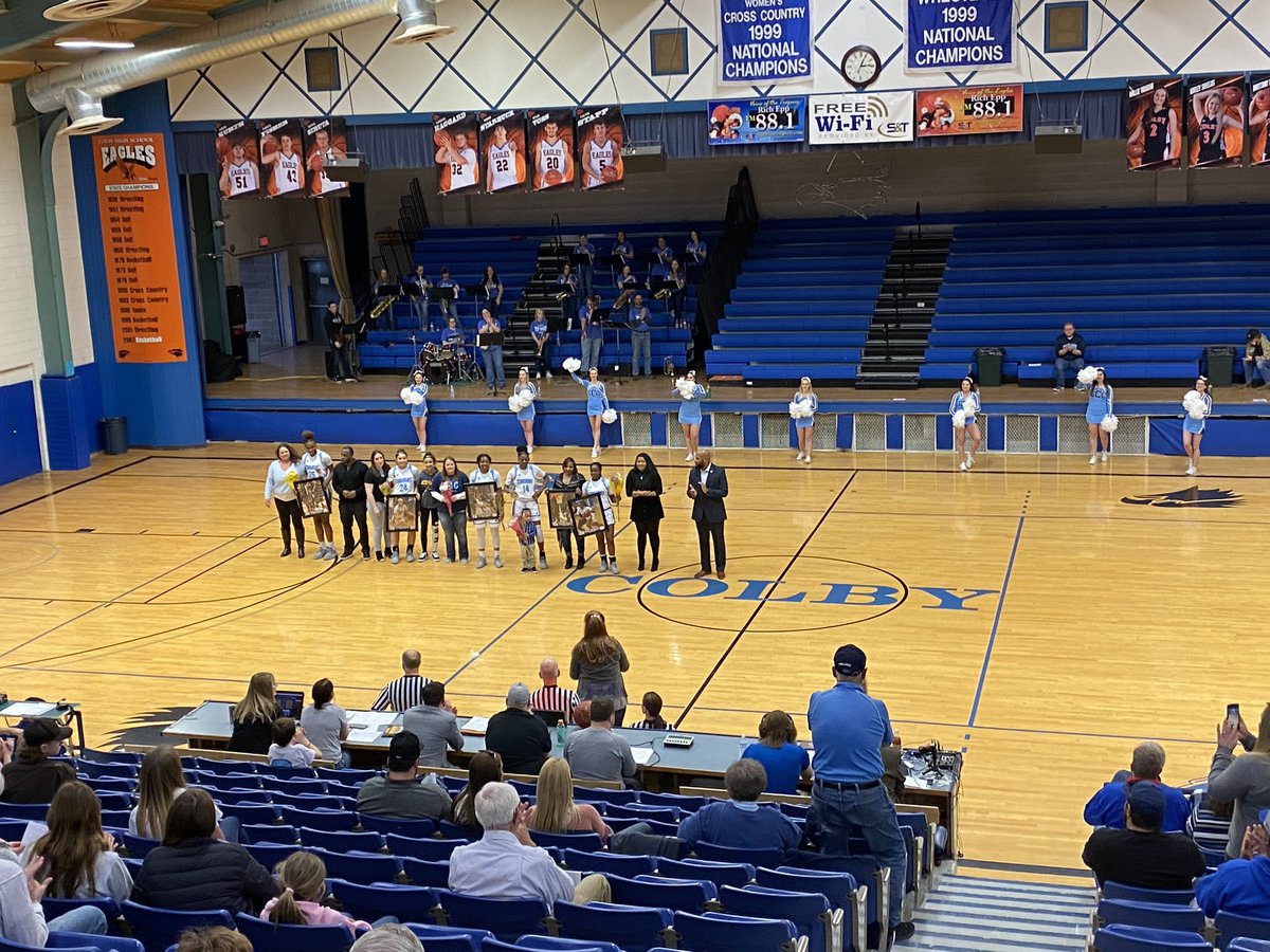 prof_Brad's tweet image. Such a fun evening at the community building for sophomore night!! #GoTrojans