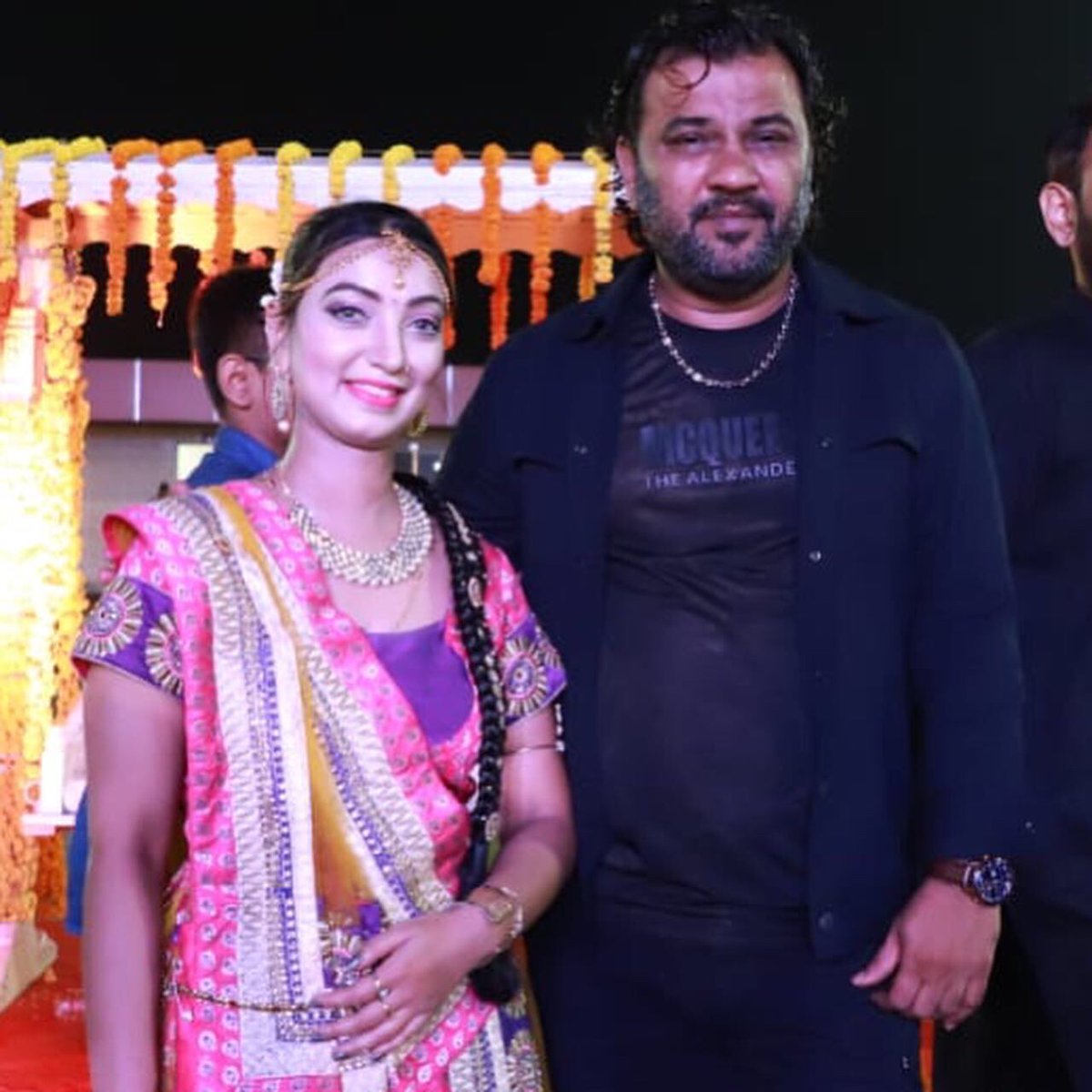 Nishthadance's tweet photo. @KirtidanGadhvi Happy Birthday #Kirtidangadhvi Sir🎂🎂🎂💐💐
 #folk #stars #gujratifolk #rajasthanifolk
Hope to Share Stage again https://t.co/kMVst8YDWL
