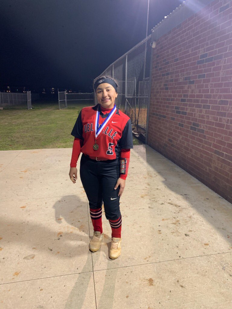 dv_softball's tweet photo. Shout out to Sophomore Jae Riojas on making the All-Tournament team this weekend. Thank you @SK_Athletic &amp; @NBchsSoftball for having us!! 🥎👏🏽#DVSoftball #WelcomeToTheValle #DVYouKnow #DVProud https://t.co/GC1AgAKNK9