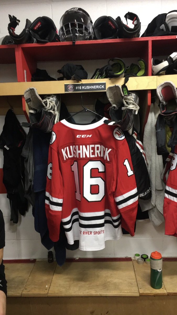 JasonKushnerick's tweet photo. Last minor hockey at home https://t.co/tm2DsG0UXU