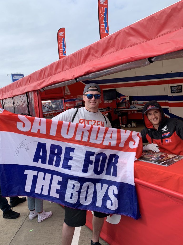 aarongreger1's tweet photo. Saturdays are for the boys #realfansgo #SupercrossLIVE https://t.co/Vo6m9MSq4h