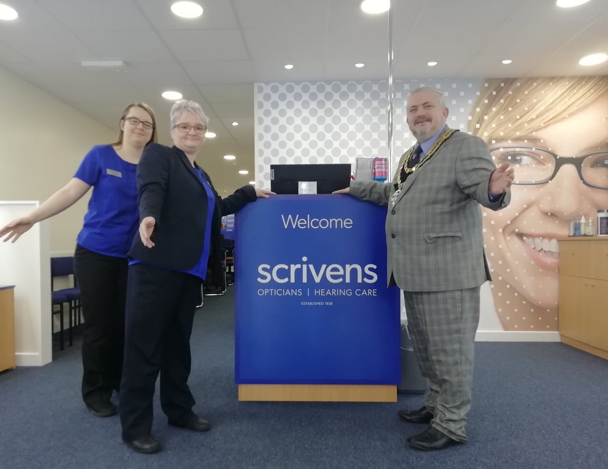 Robert_inwood's tweet photo. As your Mayor, I was invited to Scrivens new shop to see the investment they have made In the new shop. I got shown the new high tech equipment used for eye tests, and the range of glass they stock. We also talked about the different types of contact lenses they do #Scrivens https://t.co/cxmAu2sNZT