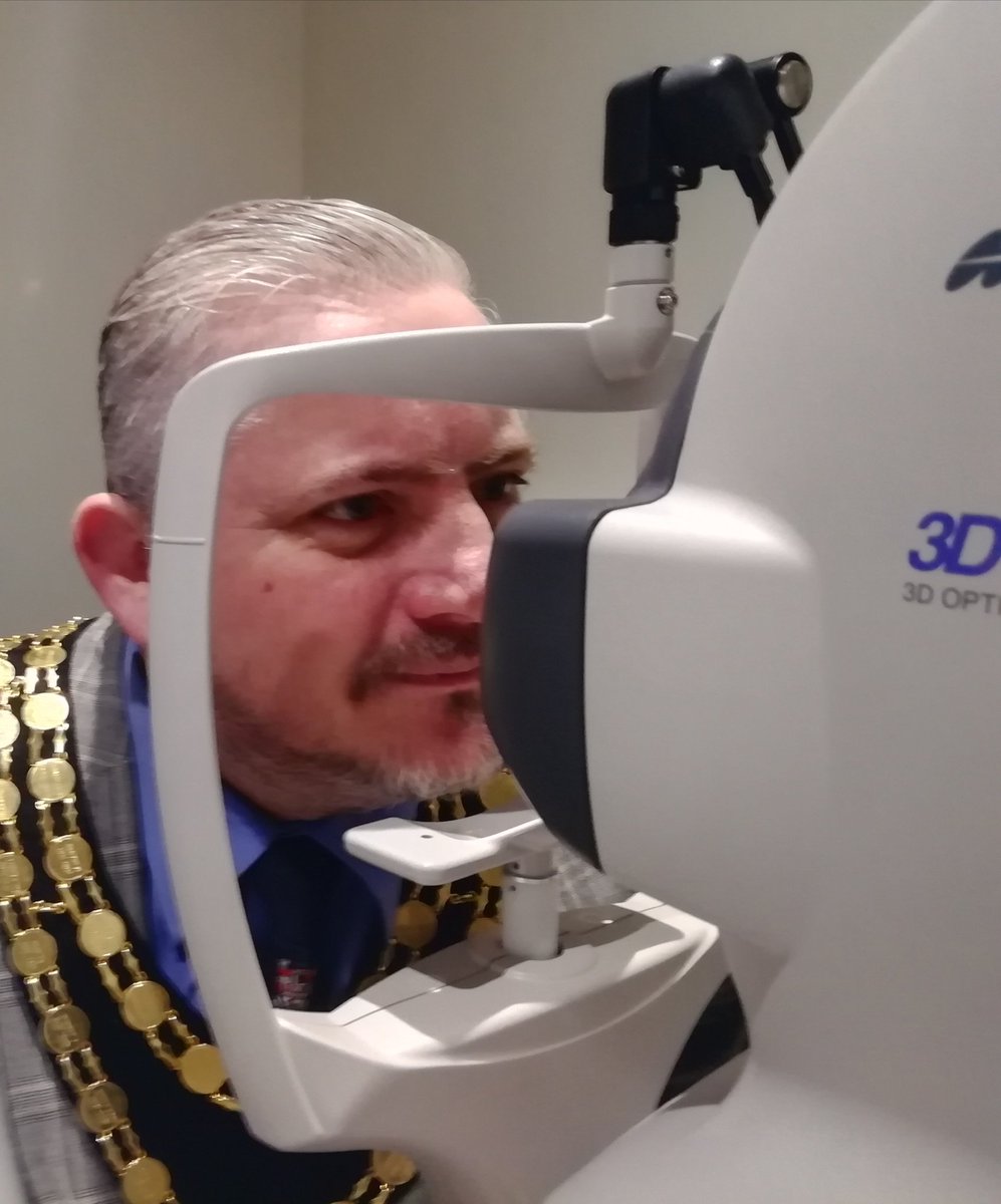 Robert_inwood's tweet photo. As your Mayor, I was invited to Scrivens new shop to see the investment they have made In the new shop. I got shown the new high tech equipment used for eye tests, and the range of glass they stock. We also talked about the different types of contact lenses they do #Scrivens https://t.co/cxmAu2sNZT