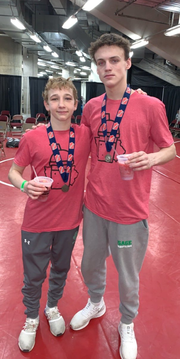 Team strawberry smoothie will be back for it all next year. One step closer! OSAGE IS YOUR CHAMPS🤩 <a href="/hagertony/">Tony Hager</a> <a href="/CamKramerPhoto/">CamKramerPhoto</a> <a href="/IAwrestle/">IAwrestle</a>