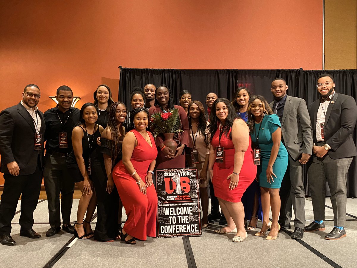 Shout to the <a href="/OUBigXII2020/">Big XII Conference 2020</a> chair <a href="/MaKaylaNapier/">MaKayla</a> and the amazing committee - you all are amazing! <a href="/UofOklahoma/">University of Oklahoma</a> #GenerationUS 
📸: <a href="/TMQuy/">Quy Nguyen</a> @phirstprepster