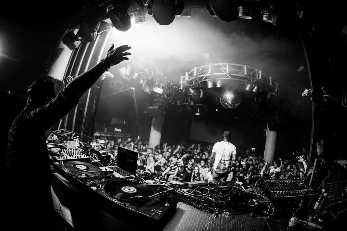 DubElements's tweet image. ANDY C ¡Un sueño cumplido! #DEF @ANDYC_ram @TonnPiper #dubelementsandfriends #andyc #4thanniversary #drumandbasslover