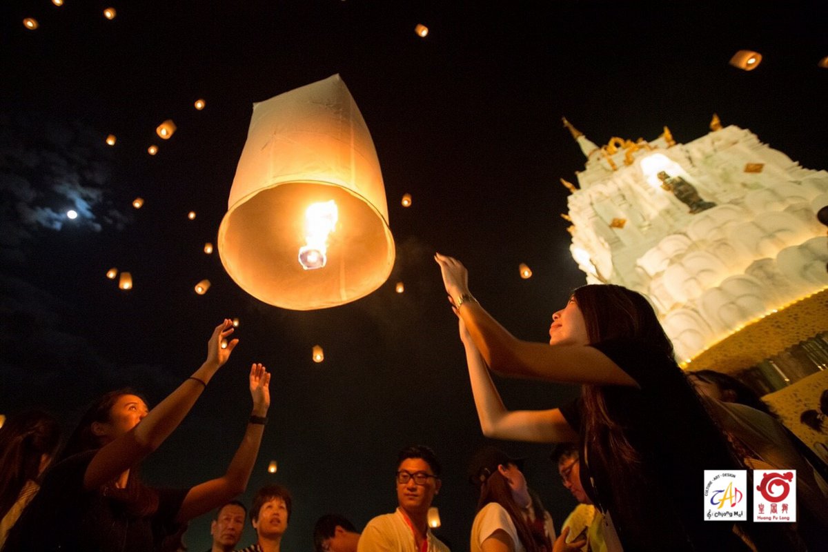 CMLanternFest's tweet photo. We launch a lantern into the sky as if launching their own bad luck and mistakes into oblivion. If your lantern disappears into the dark before the light goes out, you will have an extremely good year. Conversely, if your lantern crashes, your next year will be full of bad luck. https://t.co/5BuGcANNjx