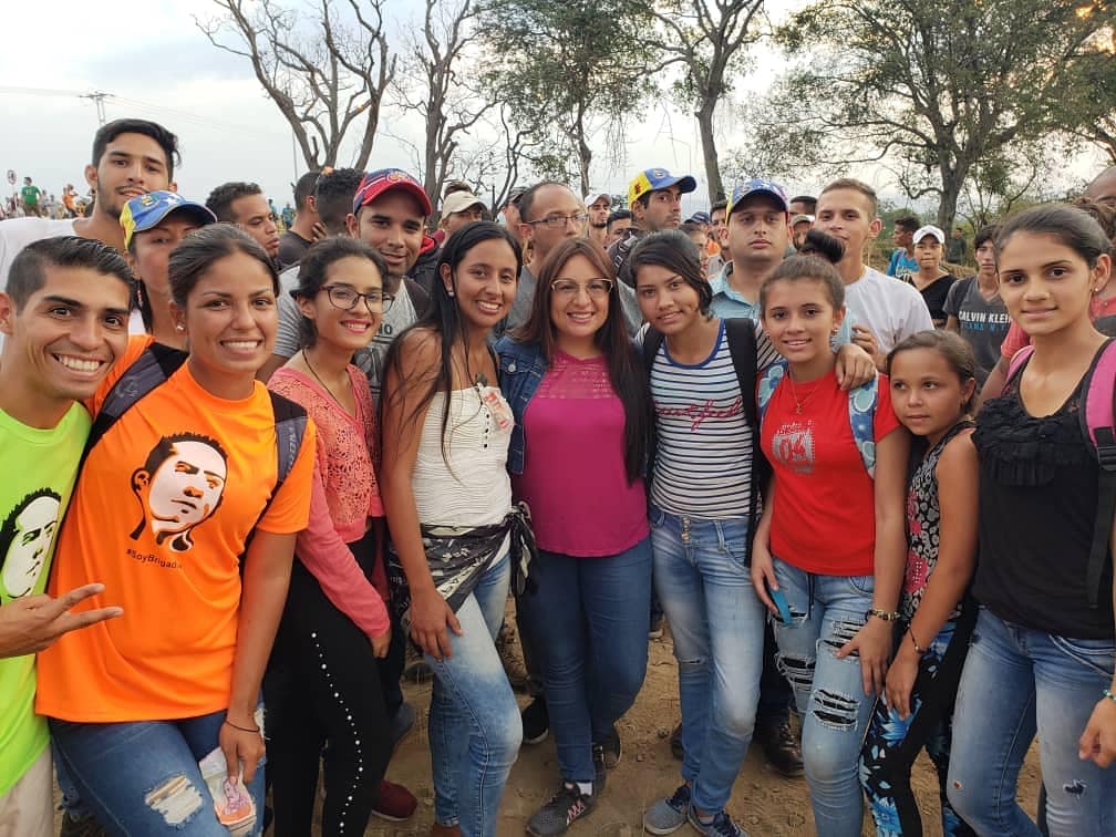 RobertserraA's tweet photo. #ConChávezEnBatallaYVictoria 23 de febrero Victoria Popular contra el imperialismo.
#RobertSerra en primera fila de batalla.

@NicolasMaduro 
@dcabellor 
@PartidoPSUV 
@MayeAriasPSUV https://t.co/xvzhjxeFK2