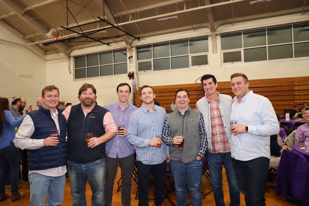 MSJGaels's tweet photo. Great times tonight at the Bull &amp; Oyster Roast! https://t.co/CeNoNA6gTf