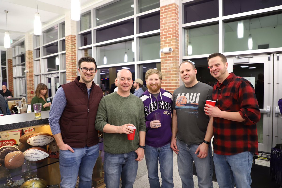 MSJGaels's tweet photo. Great times tonight at the Bull &amp; Oyster Roast! https://t.co/CeNoNA6gTf