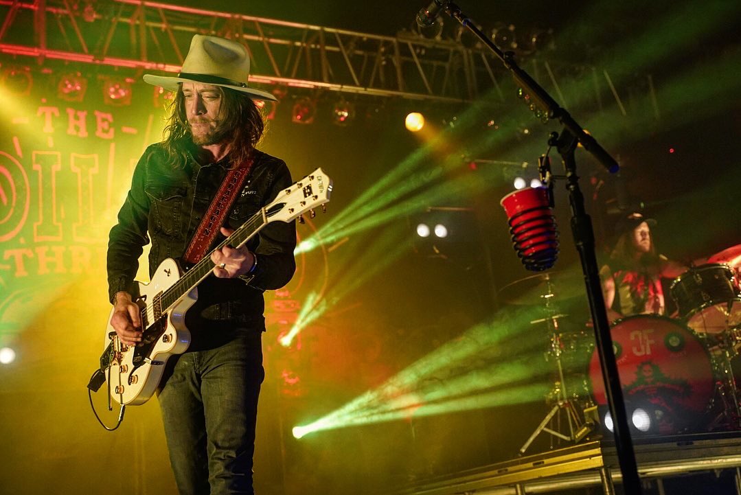 therave's tweet photo. Crackin’ cold ones with the boys of @thecadillac3 all night long! 🍻 #CountryFuzz https://t.co/EiO2jihMr7