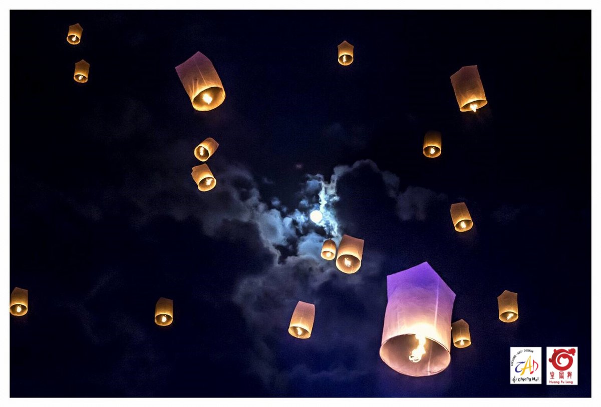 CMLanternFest's tweet photo. Yi Peng (or Yee Peng, Chiangmai Sky Lantern Festival) is light festival celebrated in Northern Thailand alongside Loy Krathong. It is a Lanna festival with the biggest celebration held in Chiang Mai, which is the ancient capital of the former Lanna Kingdom. https://t.co/yjW7anQdtj