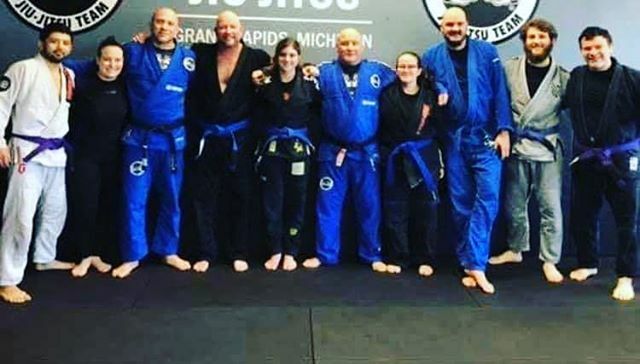KalamazooBJJ's tweet photo. KzooBJJ had a great time with Carlson Gracie Jr.!! #kzoobjj #carlsongraciegrandrapids #carlsongracieteam #kalamazoo #bjjlifestyle #bjj #twitter https://t.co/YEbG9mckSy https://t.co/ElIPxqouYm