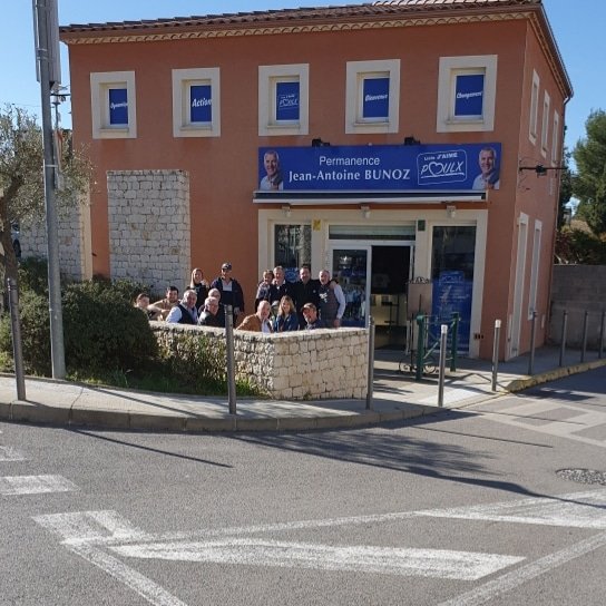 JPoulx's tweet photo. Un dimanche au soleil devant la permanence. 
Et si vous nous rendiez visite pour échanger avec les colistiers J'aime Poulx ?
Nous vous attendons jusqu'à midi, aujourd'hui ! https://t.co/AhmDf4F5xq