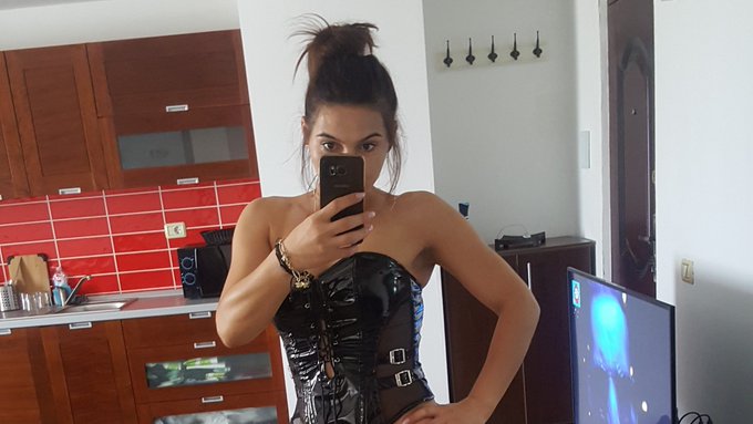 Please RT me: I'm a Sharesome Girl, Model/Actress, Content Producer and Part-time Slut. And a I need<a href="/tag/sundayfunday"class="tags"><span>#sundayfunday</span></a>