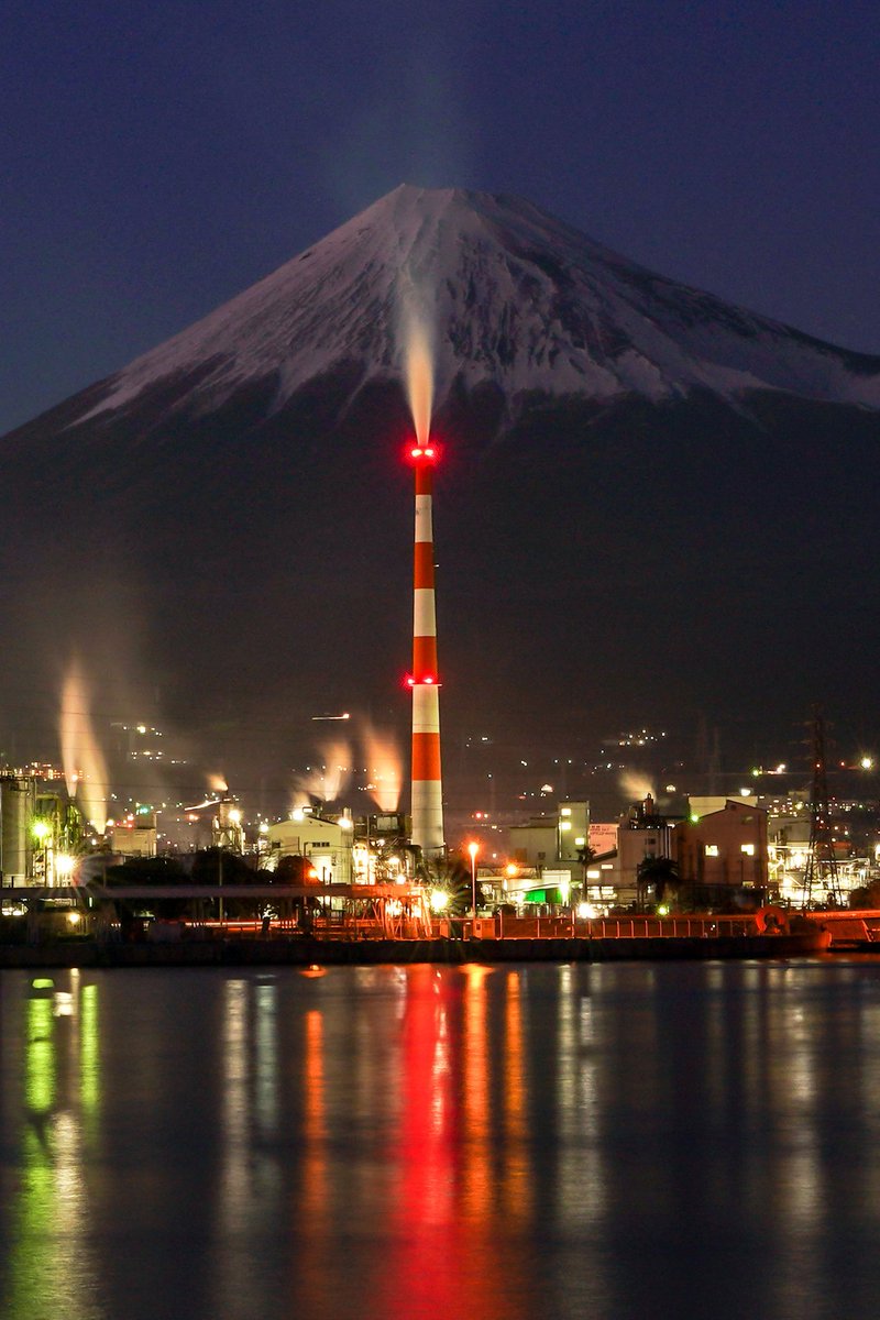海から見る富士山もまた格別なものですね。
(タテだからタップしてみてね)
#富士山の日