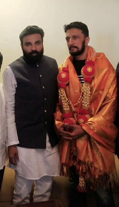 sriramulubjp's tweet photo. ಇಂದು ಕಿಚ್ಚ ಸುದೀಪ್ ಹಾಗೂ  ಶ್ರೀ. ಸರೋವರ ಸಂಜೀವ್ ಅವರನ್ನು ಭೇಟಿಯಾಗಿ, ಮಗಳ ಮದುವೆಗೆ ಆಹ್ವಾನಿಸಲಾಯಿತು @KicchaSudeep https://t.co/35BBBKioY1