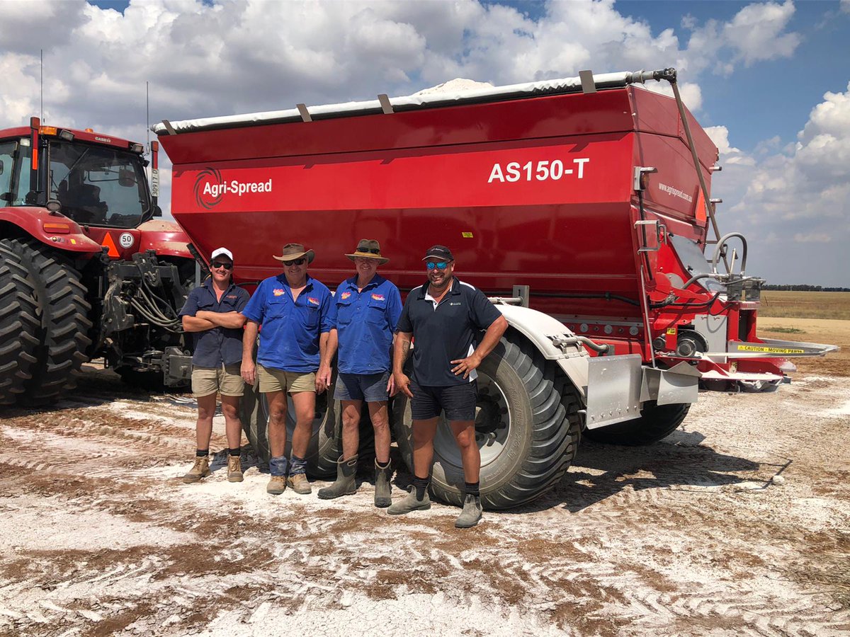waringaag's tweet photo. Airtec salesman Ryan Taig and Waringa’s Josh Heal with new owners David and Jeremy Barlow of Barlow Ag, Jerilderie NSW, putting their AS150T straight to work with a variable rate gypsum program #newcustomers #dealernetwork #spread2020 #AgriSpread https://t.co/hcUkfDKNOo