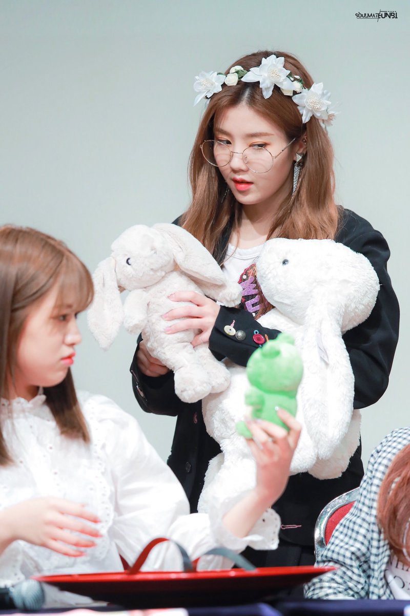 soulmateunbi's tweet photo. 190505 secrect time🐰💜
#WeLoveYouEunbi #은비메일 #eunbimail #standwitheunbi
#권은비 #EUNBI #ウンビ #아이즈원 #IZONE #アイズワン https://t.co/0rDntW6Q5L