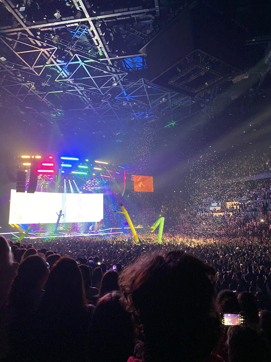 moonIightside's tweet photo. thank u so much for this amazing show!! i love you❤️❤️ @jonasbrothers https://t.co/JHXRungoA2