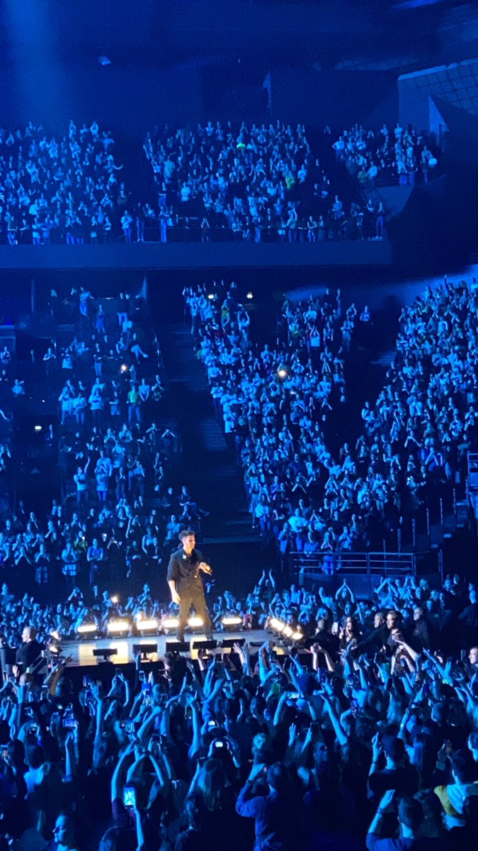 moonIightside's tweet photo. thank u so much for this amazing show!! i love you❤️❤️ @jonasbrothers https://t.co/JHXRungoA2