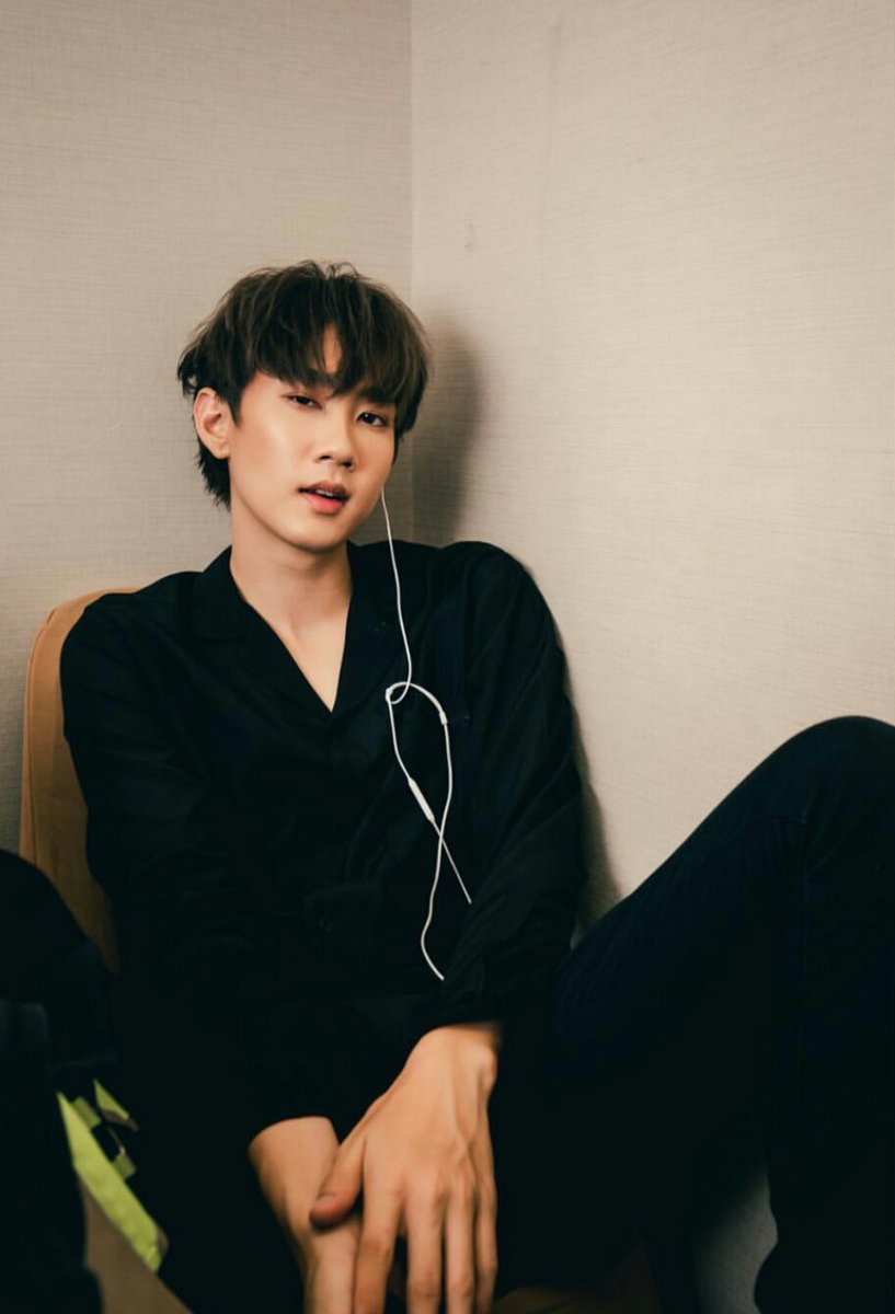 mondaetosundae's tweet photo. ยั่วแบบผัว                       ยั่วแบบน้อง https://t.co/vGzCDqg3HJ