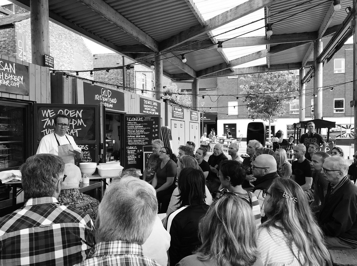 FishesBread's tweet photo. Call in and ask about our #sourdough workshops kick starting on the 5th April on #newmarketsquare @altrinchammkt #pizzaworkshop #SundayFunday https://t.co/mpwThSDuYq