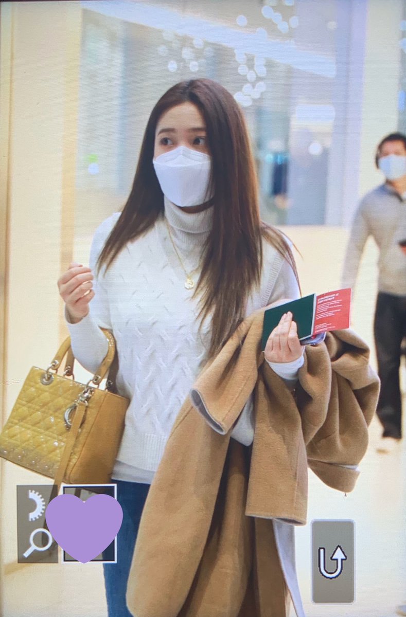 JYISW_RV's tweet photo. 200223 preview

#레드벨벳⁠ ⁠  #RedVelvet⁠ ⁠ 
#예리 #YERI

@RVsmtown https://t.co/hmoiqxZ6oV