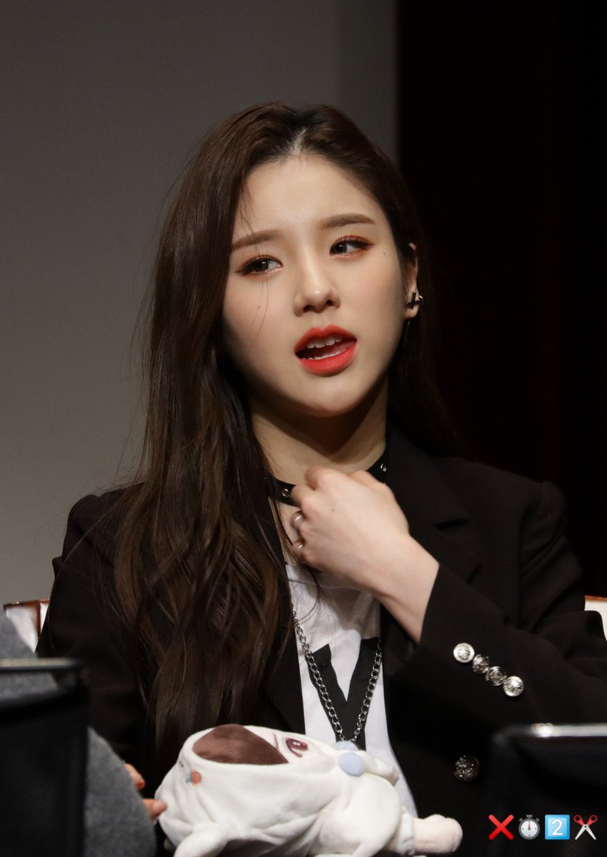 2/22/20baby girl you really snapped at the fansign yesterday