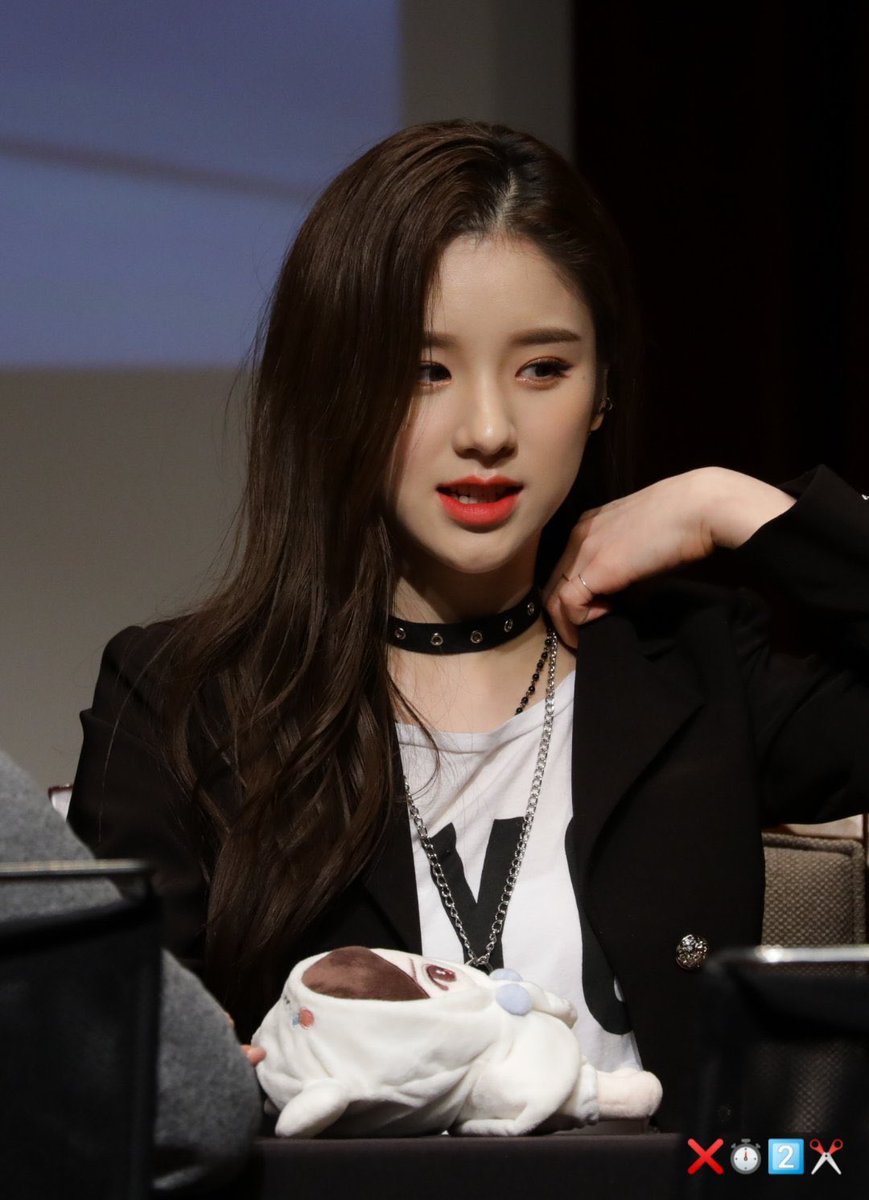 2/22/20baby girl you really snapped at the fansign yesterday