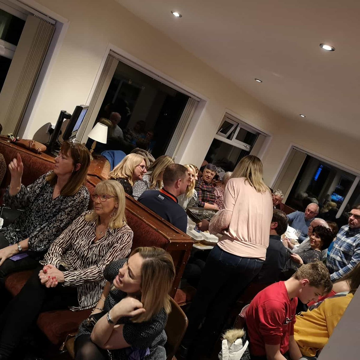 visquiz's tweet photo. We had a sold out crowd last night for another Visual Quiz with our friends from @roydenrevolve. 
Lots of fun was had and money raised for 2 great causes. 
#rotary #community #wirral #greasby #frankby #connectingpeople #makeadifference #charity #helpingothers 
#quiz #visualquiz https://t.co/JP0c2YMWax