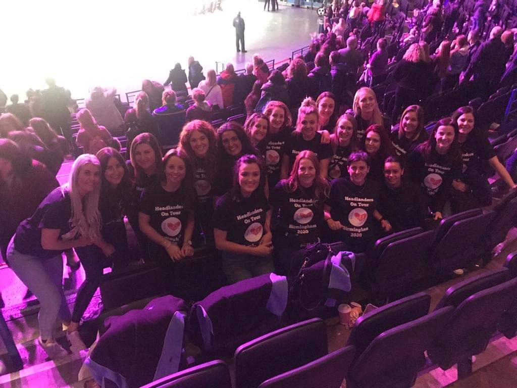 headlanders's tweet photo. 💙🖤 Senior section and Juniors Jorge, Amelia, Anya and Eve had the most fantastic day @NetballSL Season Opener. Totally inspirational netball on display. Can’t wait to be there supporting @rhinosnetball next year! 🏐🏐 @EnglandNetball https://t.co/ddKQsF0YDf