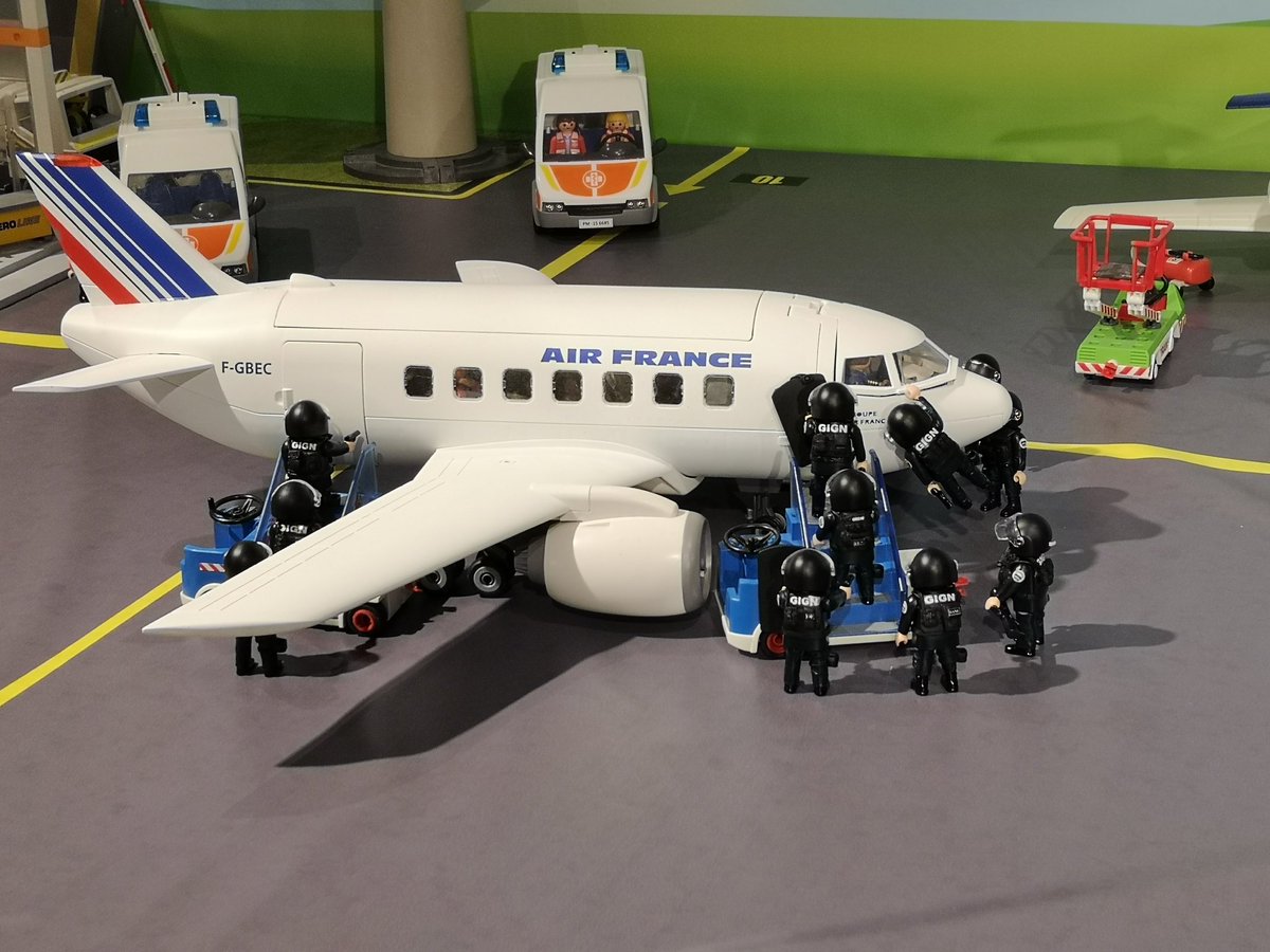 ppljnk's tweet photo. #SortieDuWeekEnd Jusqu'au 8 mars 2020, venez visiter l'exposition @playmobil au #musée de la #gendarmerie à @VilleMelun. Testée pour vous hier et 👍! https://t.co/fmRFnl9FFA