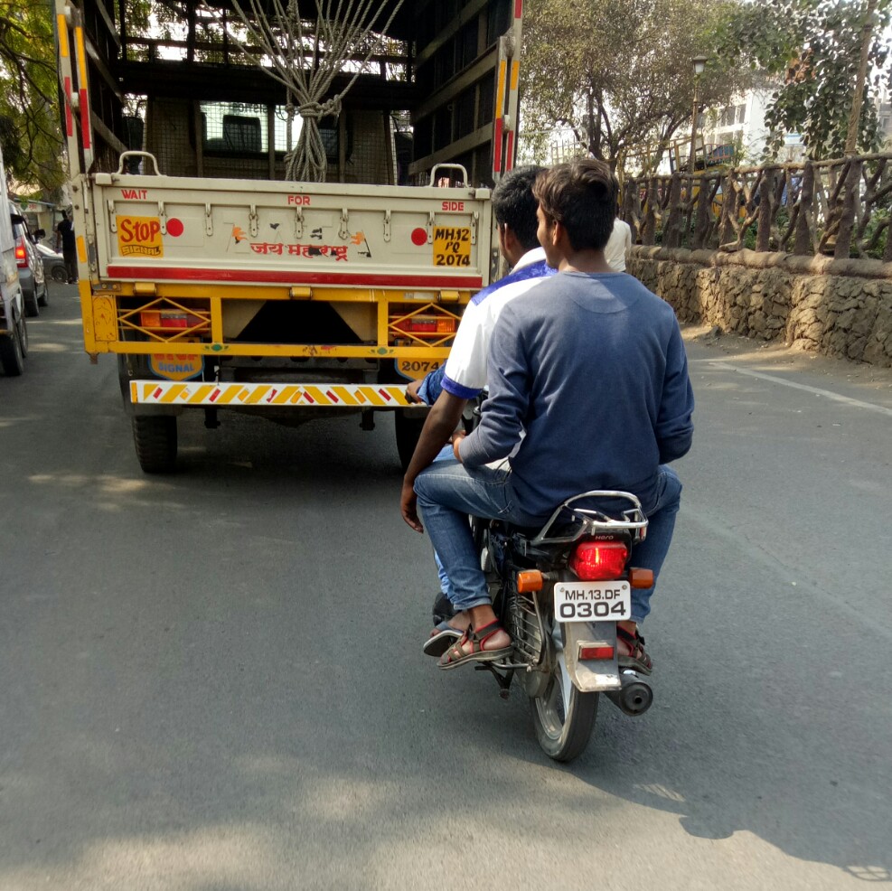 Mayur_Gooner's tweet photo. @PuneCityTraffic triple seat plus unnecessary honking...
Near Datta Nagar service road,Bharti Vidya peeth to Datta Nagar tunnel , katraj time: 15:00 date 23/02/2020
Thank you.. https://t.co/Aflbep5P5t