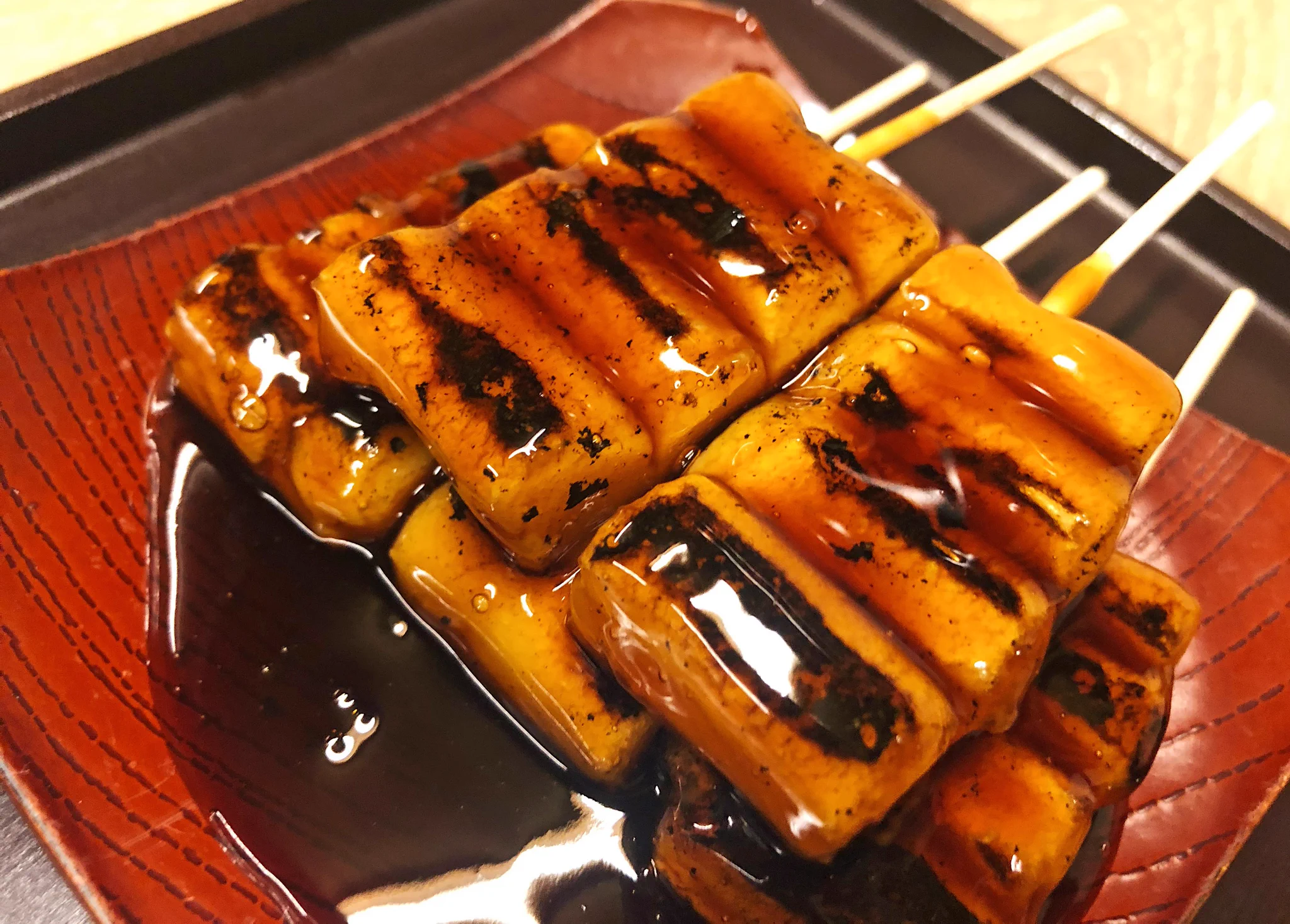 ほどよい甘さと焦げがいい！？光り輝く「みたらし団子」！