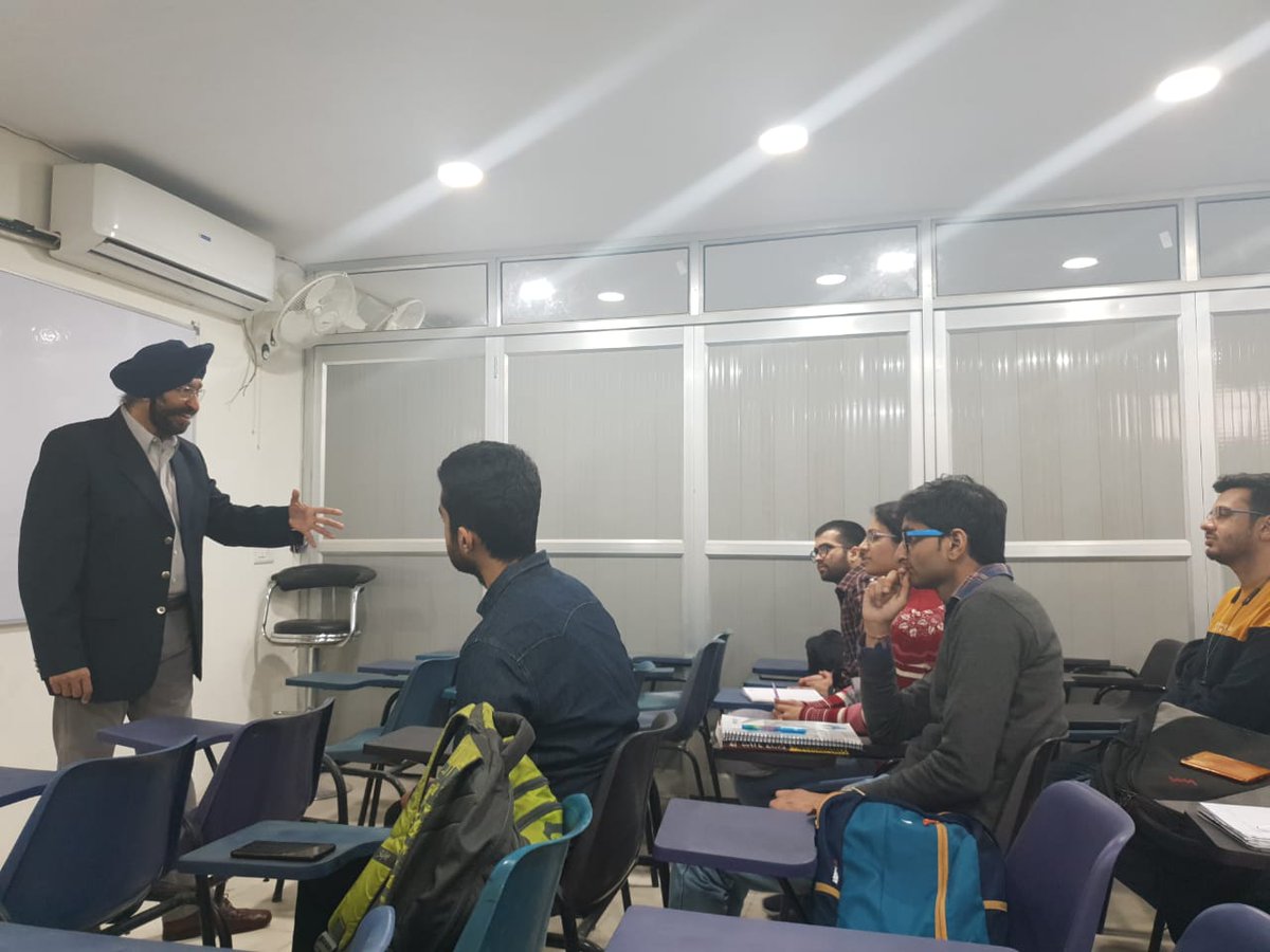 mbarendezvous's tweet image. Interactive session with Mr. A.S.Oberoi - Founder President MBA Rendezvous | RAIN at @Mindworkzz11, where children asked their queries for future perspectives.

#MBATalks #Education #MBA #MBACollege #CareerwithMBA