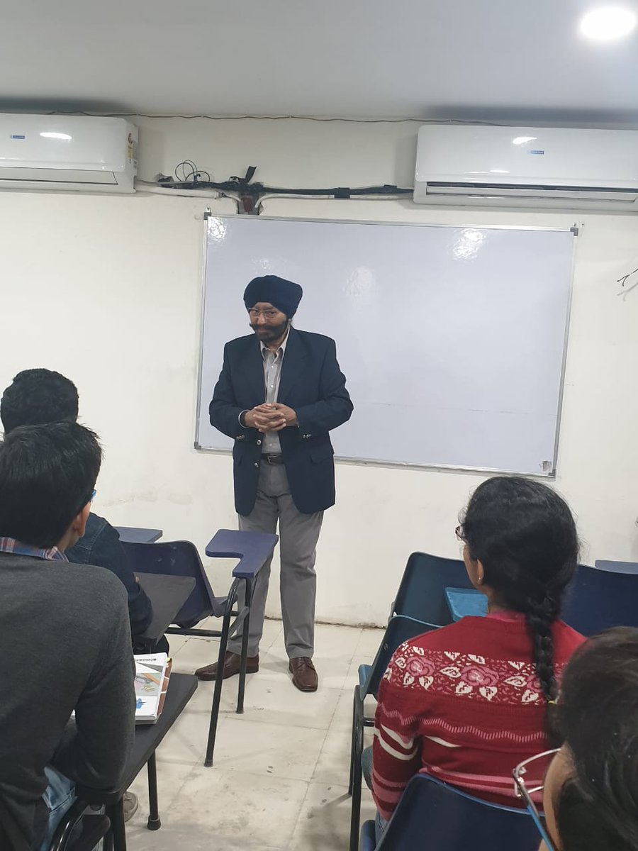 mbarendezvous's tweet image. Interactive session with Mr. A.S.Oberoi - Founder President MBA Rendezvous | RAIN at @Mindworkzz11, where children asked their queries for future perspectives.

#MBATalks #Education #MBA #MBACollege #CareerwithMBA