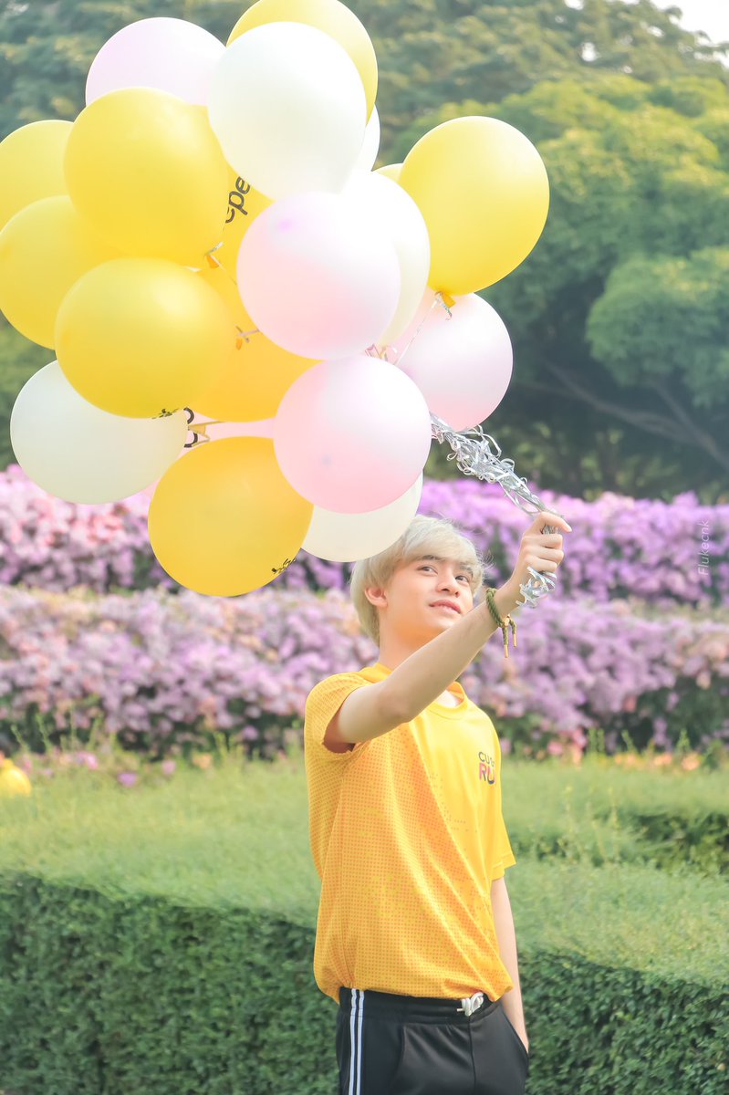 aIr6zW3J1HmDmb3's tweet photo. เด็กชาย กิตติภัทรและลูกโป่งของเขา 👶🎈

#CUSCIRUN2020 #CUSCIRUN2020xKaownah 
#ก้าวหน้าครับผม #kaownah https://t.co/333S0XFynX https://t.co/KlRe7OeW8a