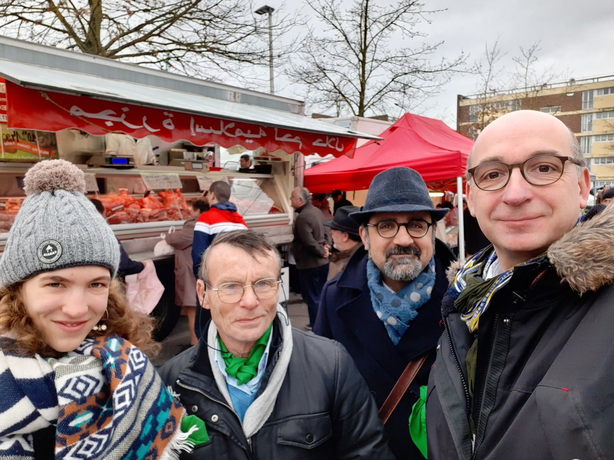 Au marché du Colvert, nos équipes déterminées et disponibles pour vous.
