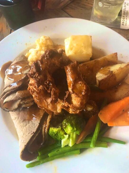 cafebatavia1920's tweet photo. HAPPINESS IS ... a Sunday Roast! 😃

#sundayroast #sundaydinner #yorkshirepudding #sundayvibes 

📸 Rhiannon Bryant https://t.co/oO83jiV7JM