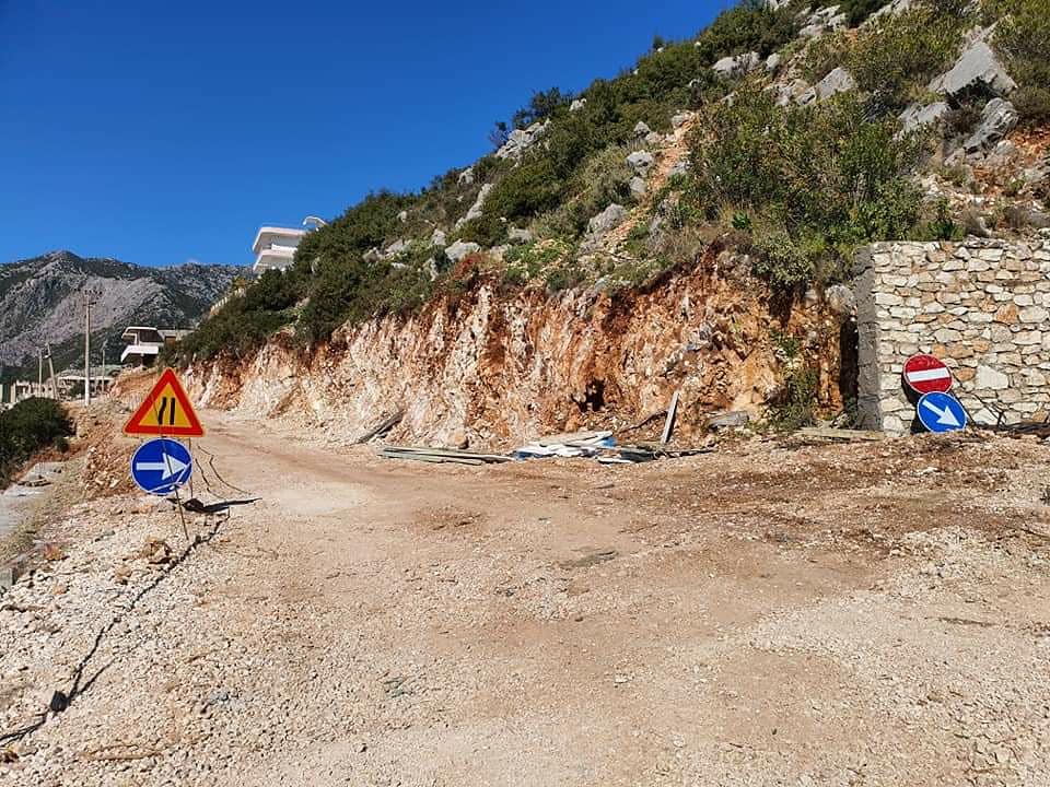 DGjiknuri's tweet photo. Bashkë me Kryetarin e Bashkisë së Himarës Jorgo Goro pamë nga afër punimet që po bëhen për rrugën që të çon në Kalanë e Borshit. Projekti i Fondit Shqiptar të Zhvillimit do ti japë padiskutim një vlerë të shtuar kësaj zone dhe turizmit

 #FondiShqiptarZhvillimit #Borshi #Kalaja https://t.co/aiL3VI7XlD